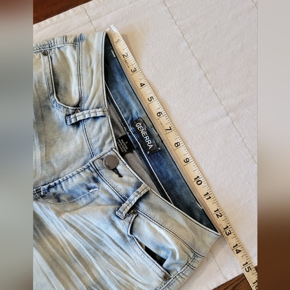 90s Vintage Light Wash Jeans - Picture 7 of 13